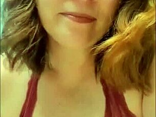 lynnette lyons chats about her big tits before water sports facial