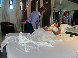 Patient seduces doctor in hospital room