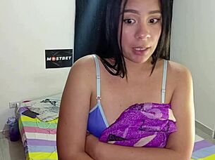 venezolana se masturba con amigo colombiano