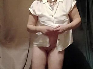 I am esclave f doing striptease and masturbation with magic wand