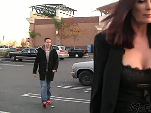 Mofozo Com - Brunette MILF Receives Facial