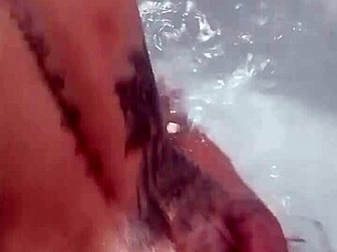 escort gives blowjob and pussy in jacuzzi at motel