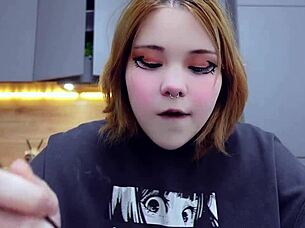 furiyssh performs a detailed mugbang session with her audience