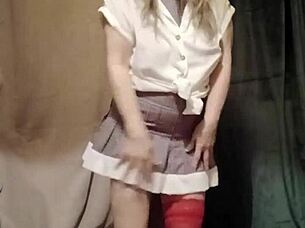 I am esclave f doing striptease and masturbation with magic wand