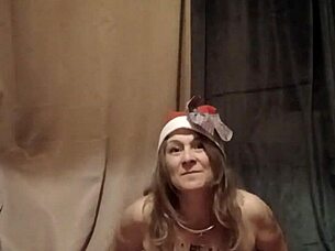 I am esclave f doing striptease and masturbation with magic wand