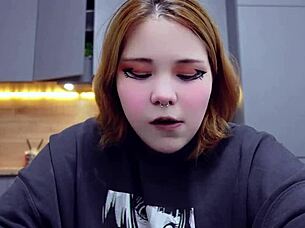 furiyssh performs a detailed mugbang session with her audience