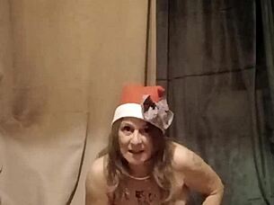 I am esclave f doing striptease and masturbation with magic wand