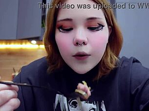 furiyssh performs a detailed mugbang session with her audience