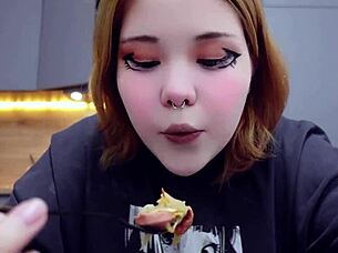 furiyssh performs a detailed mugbang session with her audience