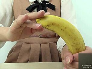 Watch this asian girl crush a banana with her hands in fetish video, so hot 😏