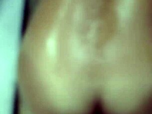 Pasangan Ada Seks Bergairah Di Bilik Air Dengan Pancut Di Mulut