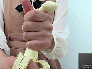 Watch this asian girl crush a banana with her hands in fetish video, so hot 😏