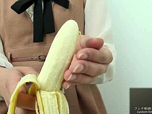 Watch this asian girl crush a banana with her hands in fetish video, so hot 😏