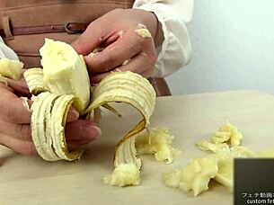 Watch this asian girl crush a banana with her hands in fetish video, so hot 😏