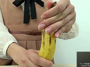 Watch this asian girl crush a banana with her hands in fetish video, so hot 😏