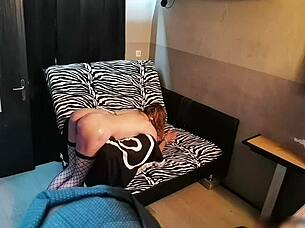 홈메이드 불륜 유부녀 묶여 두 낯선 남자한테 거칠게 박히기