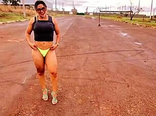 my stepmother caught me with her car and gave me an anal surprise outdoors thinking i was going to get a hard-on i made her squirt cum from her ass vagninho e luna oliveira