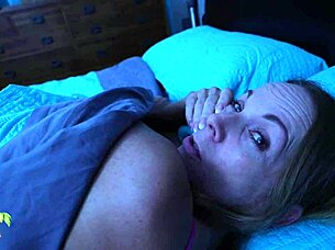 Junior sneaks into stepmoms bed after nightmare - 2of3