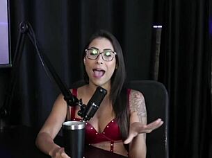 Gosta de apanhar mas n�o gosta de bater foi capa da revista sexy acha que homens tem medo dela e pensou em desistir do reality - luciana picchi sheer red.