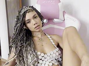 This little princess loves cumming with her toy inside