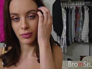 Gorgeous Lana's Pervy Encounter 😏