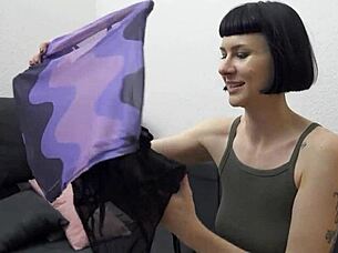 Does the german scout pick up delfine dahlia for casting?