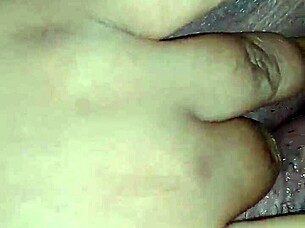 Colombian girlfriend masturbates