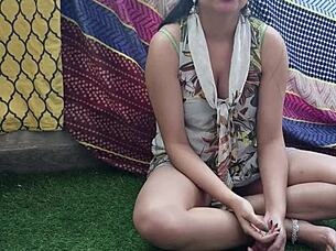 Desi hot saraa gets naughty with hindi audio