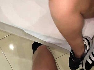 Odkrij skrivnost, kako dekleta sesajo cel dan v tem videu