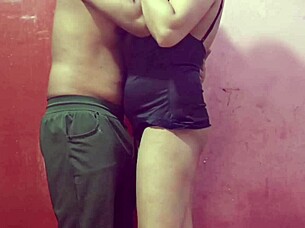 Hot indian padosi bhabhi ki mast jawani enjoying