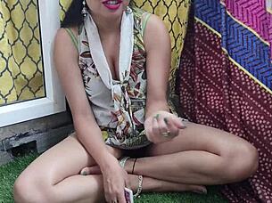 Desi hot saraa gets naughty with hindi audio