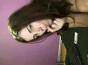 Solo vixen inserts vibrator in trimmed pussy