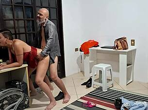 she went for a dancer casting and got inseminated on the desk 😲