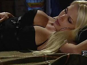 Watch this stunning italian babe get fucked hard in doggystyle?