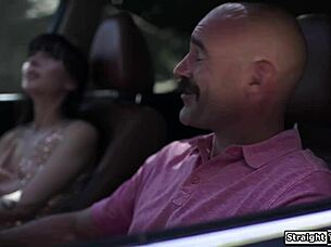 Guy Anal Fucking His Stepson's Petite Gf Outdoors?