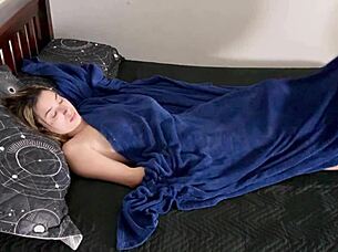 I Woke Up The Skinny Babe To Fuck Her Pussy Hard