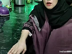 Indian Muslim Couple Hot Wife in Burqa Fucked in Kitchen