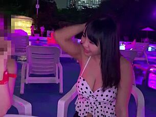 ナイトプールで爆乳女子大生の天然h乳がヌルヌルローションで極上ご奉仕！