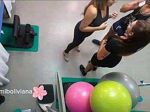 Intense threesome with personal trainer in Valencia, squirting and fucking hard.