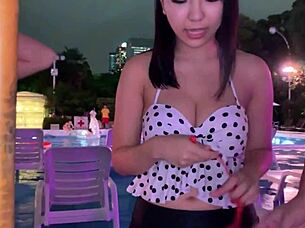 ナイトプールで爆乳女子大生の天然h乳がヌルヌルローションで極上ご奉仕！