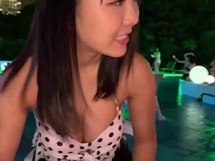 ナイトプールで爆乳女子大生の天然h乳がヌルヌルローションで極上ご奉仕！