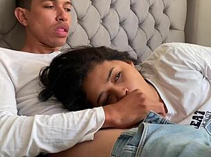 Padrastro METE LA POLLA EN MI BOCA HASTA CORRERSE!