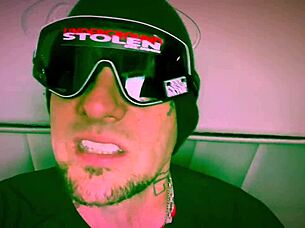 sexy tattooed babe's jerk off guide