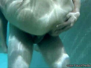 massaging her white lover outdoors with oil 😌