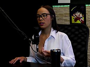 Alice Vasconcelos Reveals Tight Pussy in Public Stripper Show