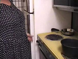 奶奶手淫让我射精