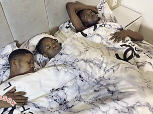 i fuck my best friend's husband before he sleeps, he doesn't discover us 😏