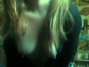 i tease my small tits and big ass before fucking myself