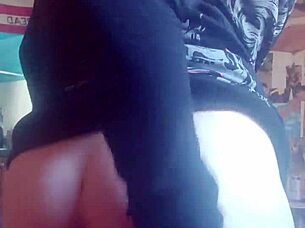 i tease my small tits and big ass before fucking myself