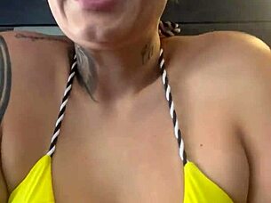 I was all sweaty and wet at the gym in front of Copacabana beach, my pussy wet and salty.